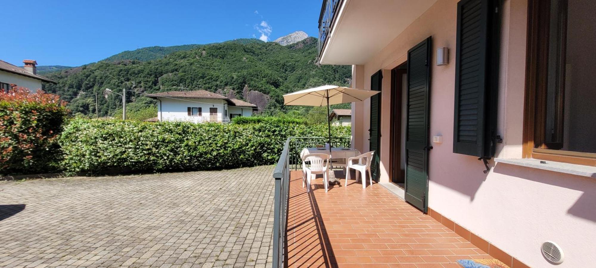 Terrazza Fucinetta Apartment Introbio Exterior foto