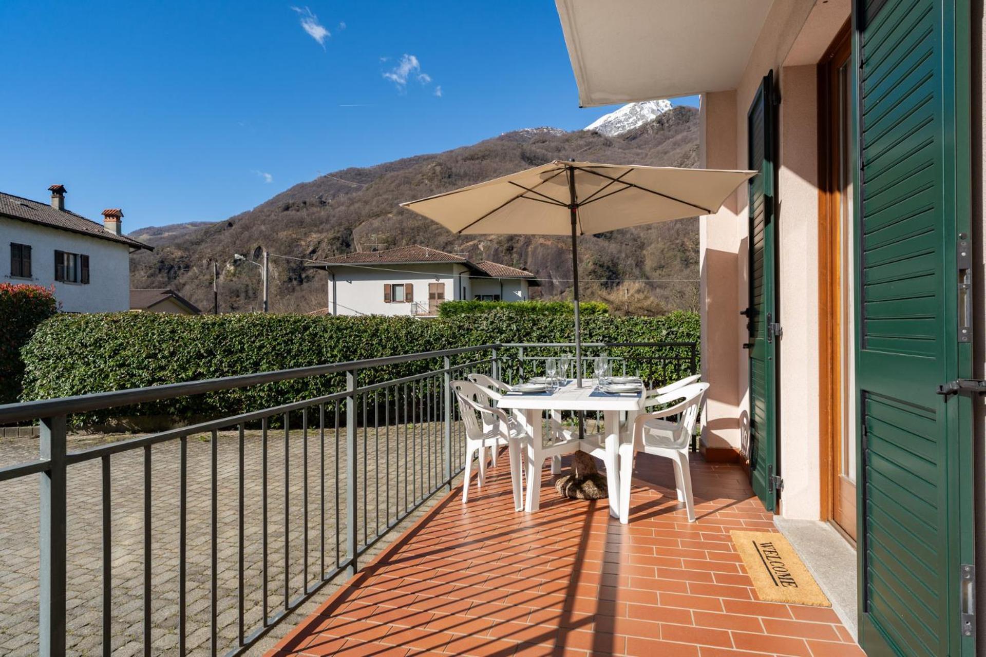 Terrazza Fucinetta Apartment Introbio Exterior foto